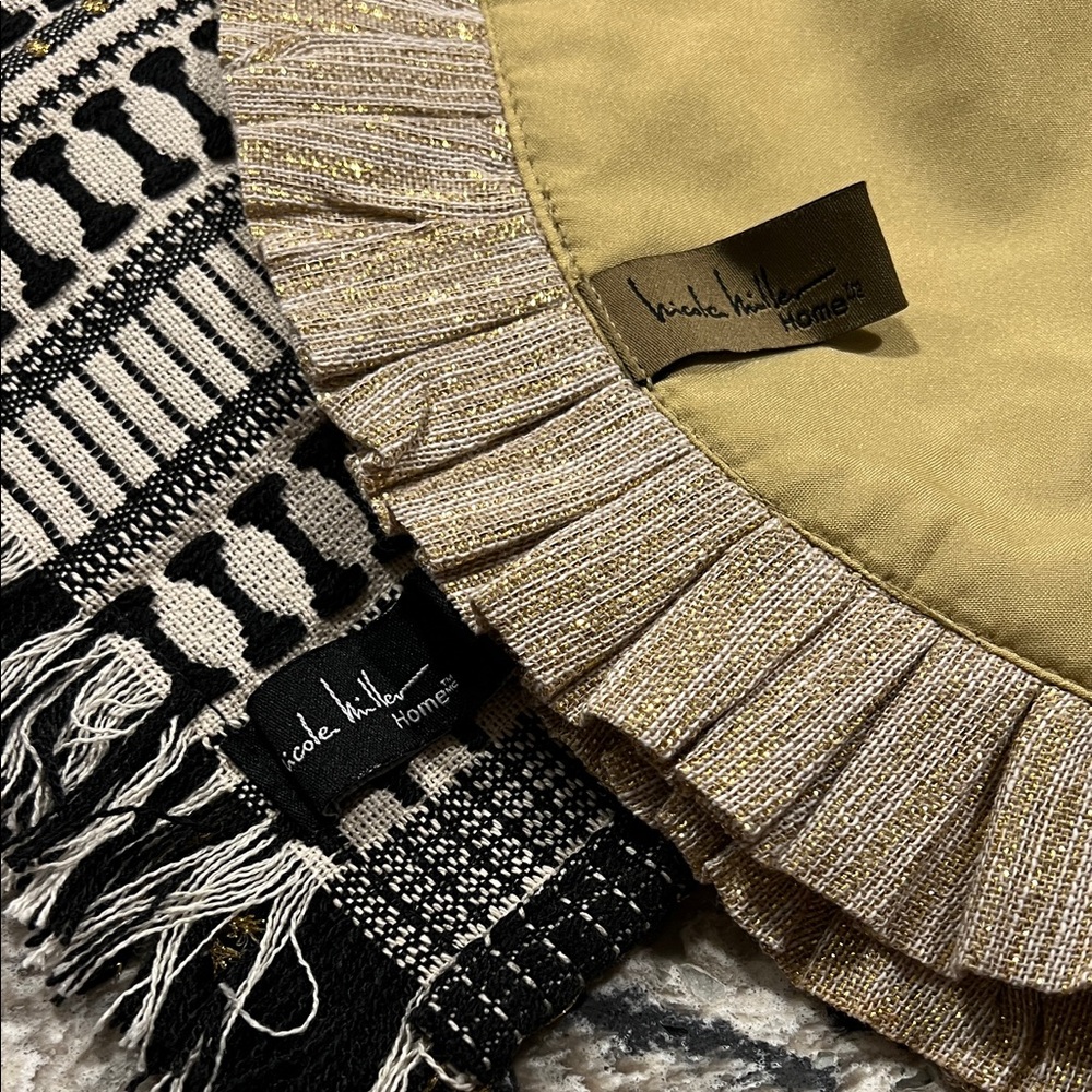 Nicole Miller Beige and Black Placemat Duo - Picture 2 of 4